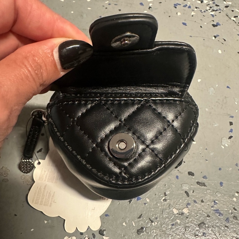 Hello Kitty Black Quilted Heart Bag - Picture 5 of 6